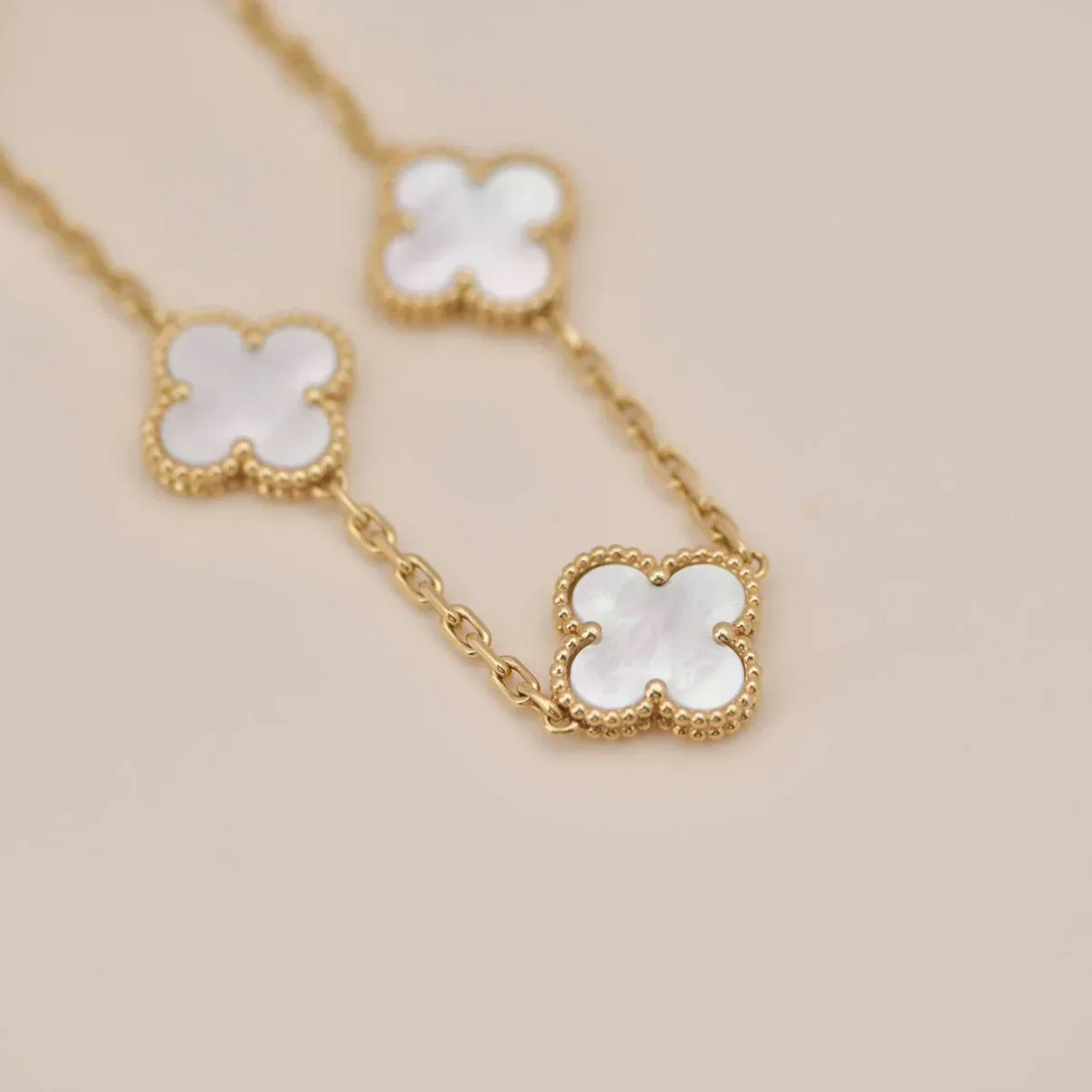 [Aura ]New CLOVER WHITE PEARL MOP 5 MOTIF BRACELET COLLECTION