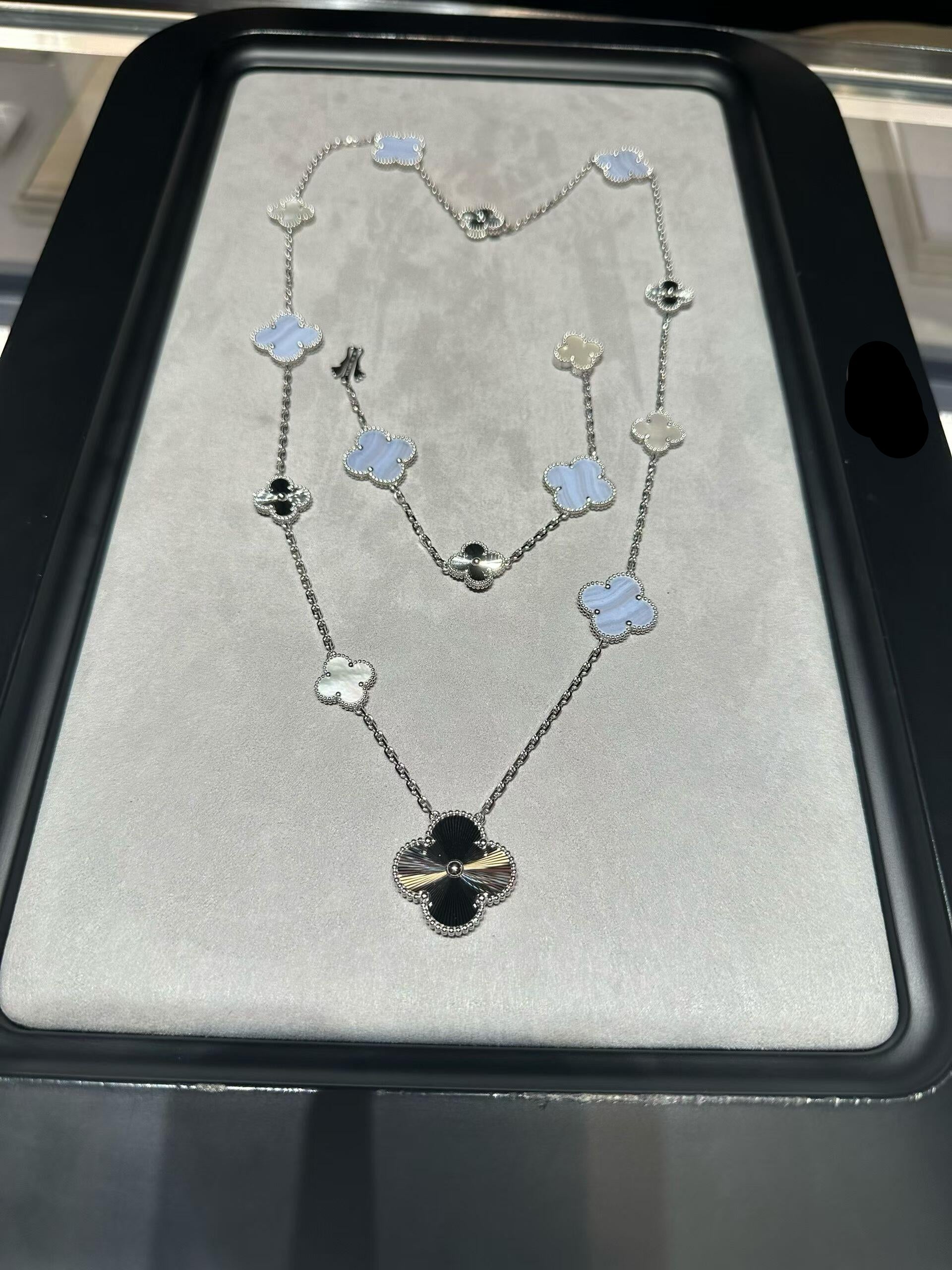 [Aura ] 25 NEW CLOVER 15 MOTIFS PURPLE CHALCEDONY