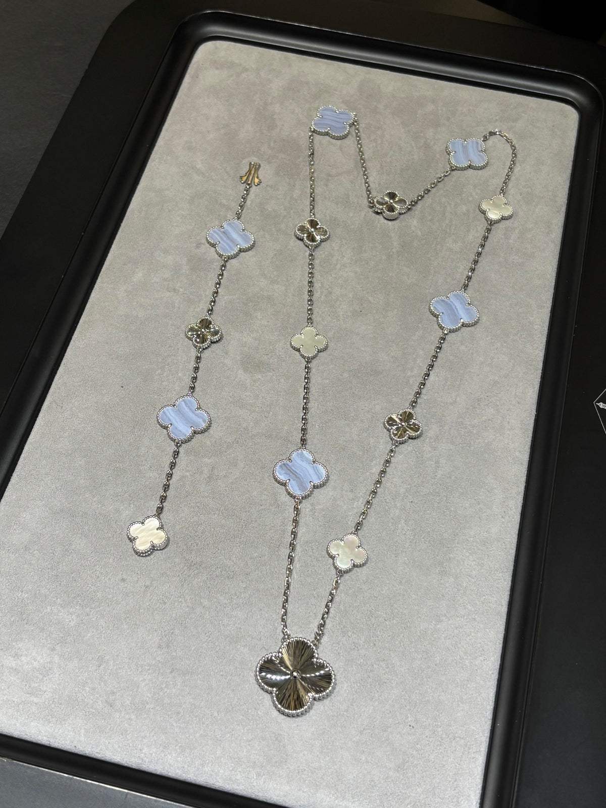 [Aura ] 25 NEUE KLEE 15 MOTIVE LILA CHALCEDON