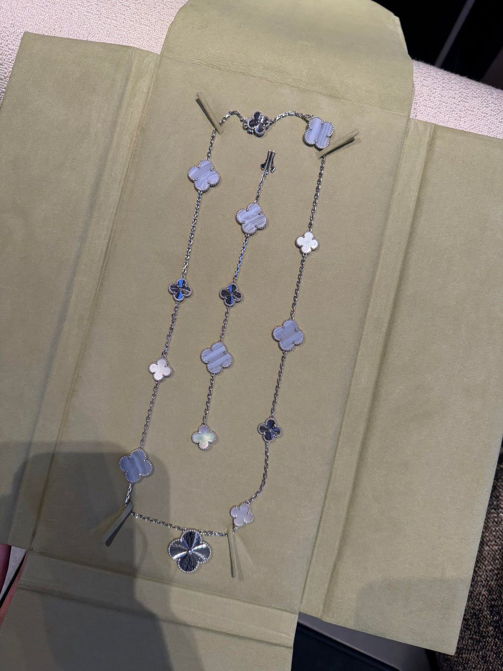 [Aura ] 25 NEW CLOVER 15 MOTIFS PURPLE CHALCEDONY
