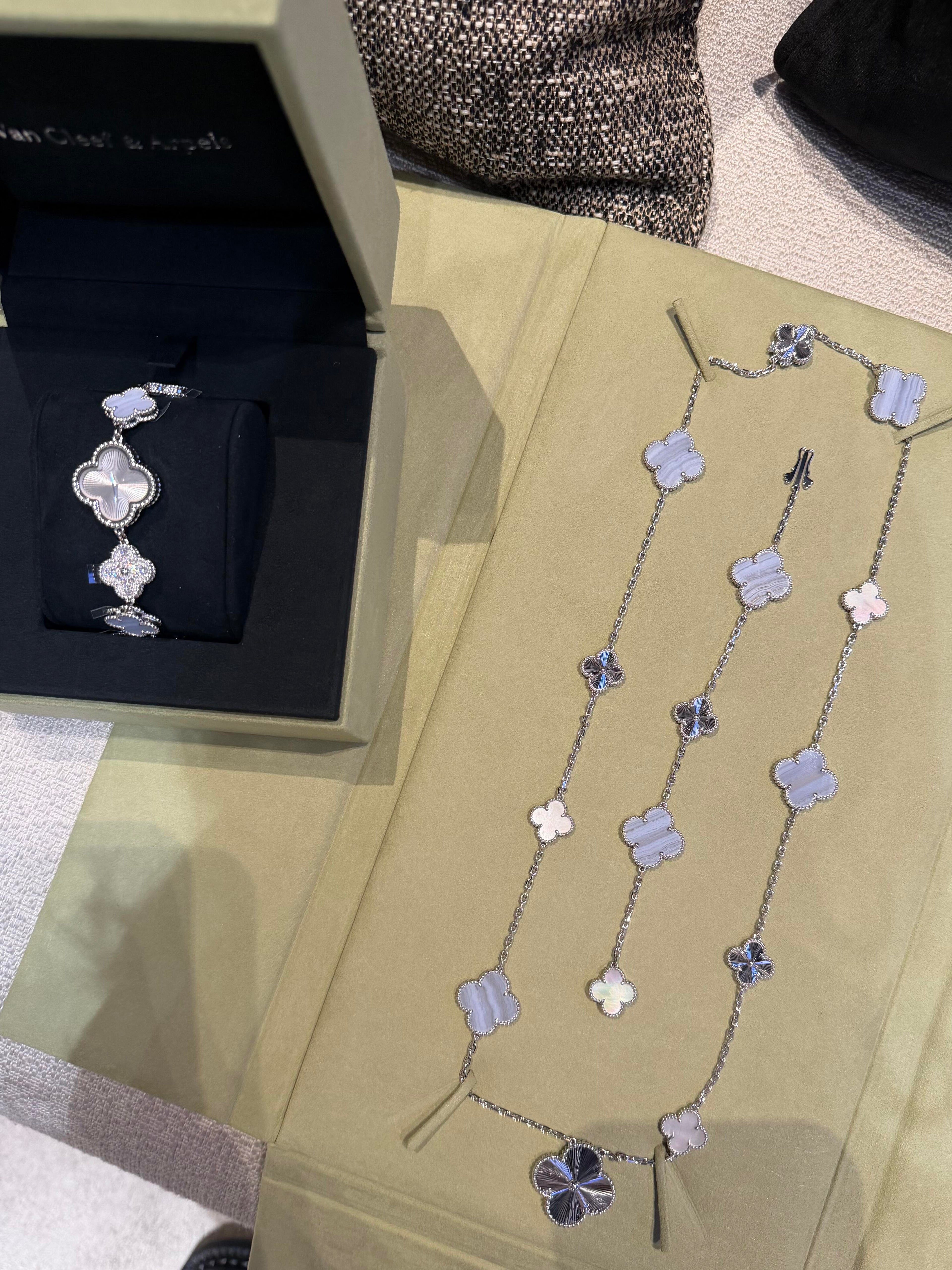 [Aura ] 25 NEW CLOVER 15 MOTIFS PURPLE CHALCEDONY