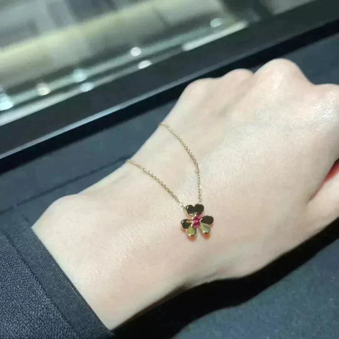 Aura FRIVOLE GOLD FLOWER NECKLACE