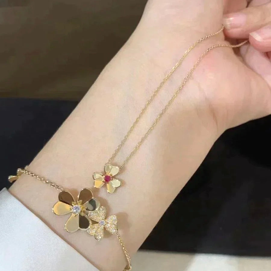 Aura FRIVOLE GOLD FLOWER NECKLACE