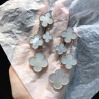 Aura CLOVER OHRRINGE WEISSE PERLMUTT 4 MOTIVE SILBER