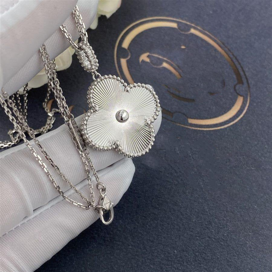 Aura CLOVER 25MM SILVER BIG CLOVER NECKLACE