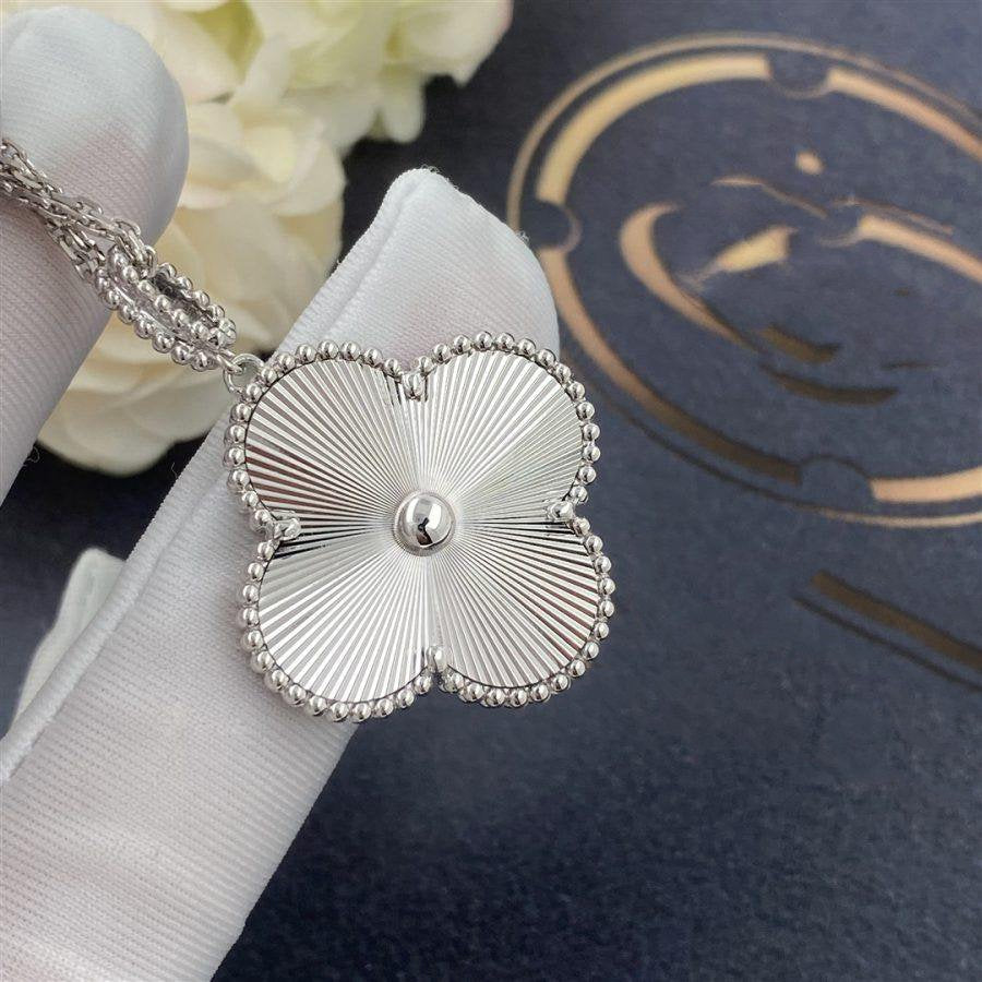 Aura CLOVER 25MM SILVER BIG CLOVER NECKLACE