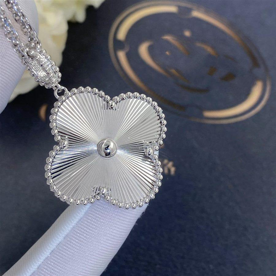 Aura CLOVER 25MM SILVER BIG CLOVER NECKLACE