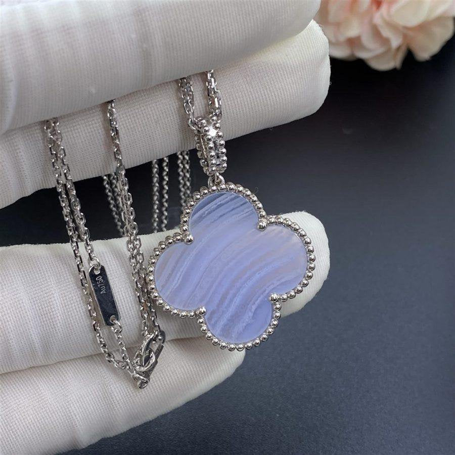 Aura CLOVER SILVER CHALCEDONY BIG CLOVER NECKLACE