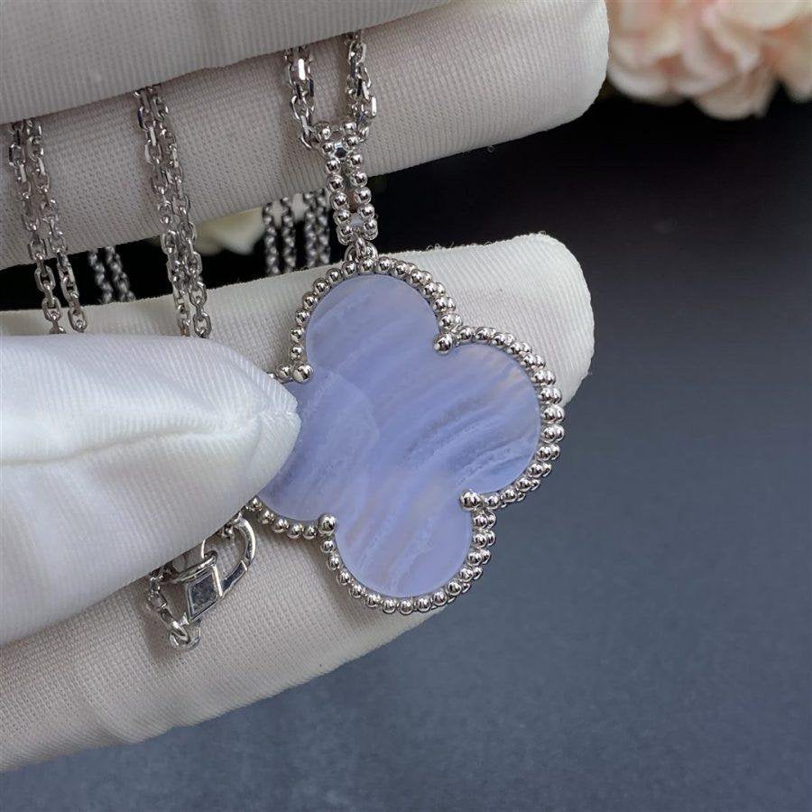 Aura CLOVER SILVER CHALCEDONY BIG CLOVER NECKLACE
