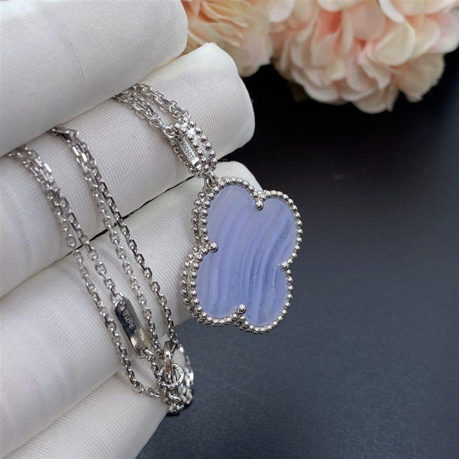 Aura CLOVER SILVER CHALCEDONY BIG CLOVER NECKLACE