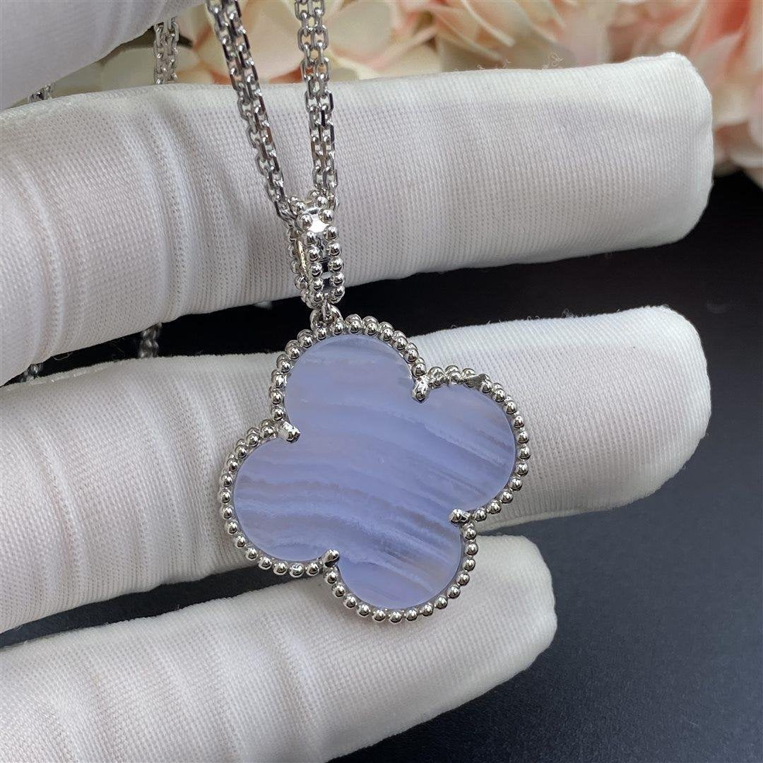 Aura CLOVER SILVER CHALCEDONY BIG CLOVER NECKLACE
