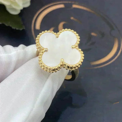 [⭐Aura ]CLOVER WHITE MOP RING