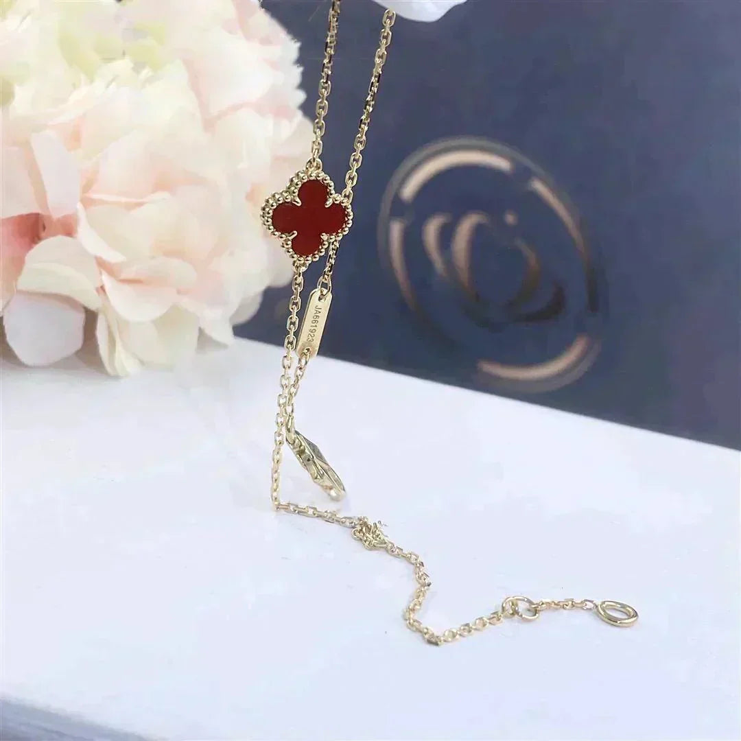 Aura CLOVER CARNELIAN EINZELBLUMEN-ARMBAND