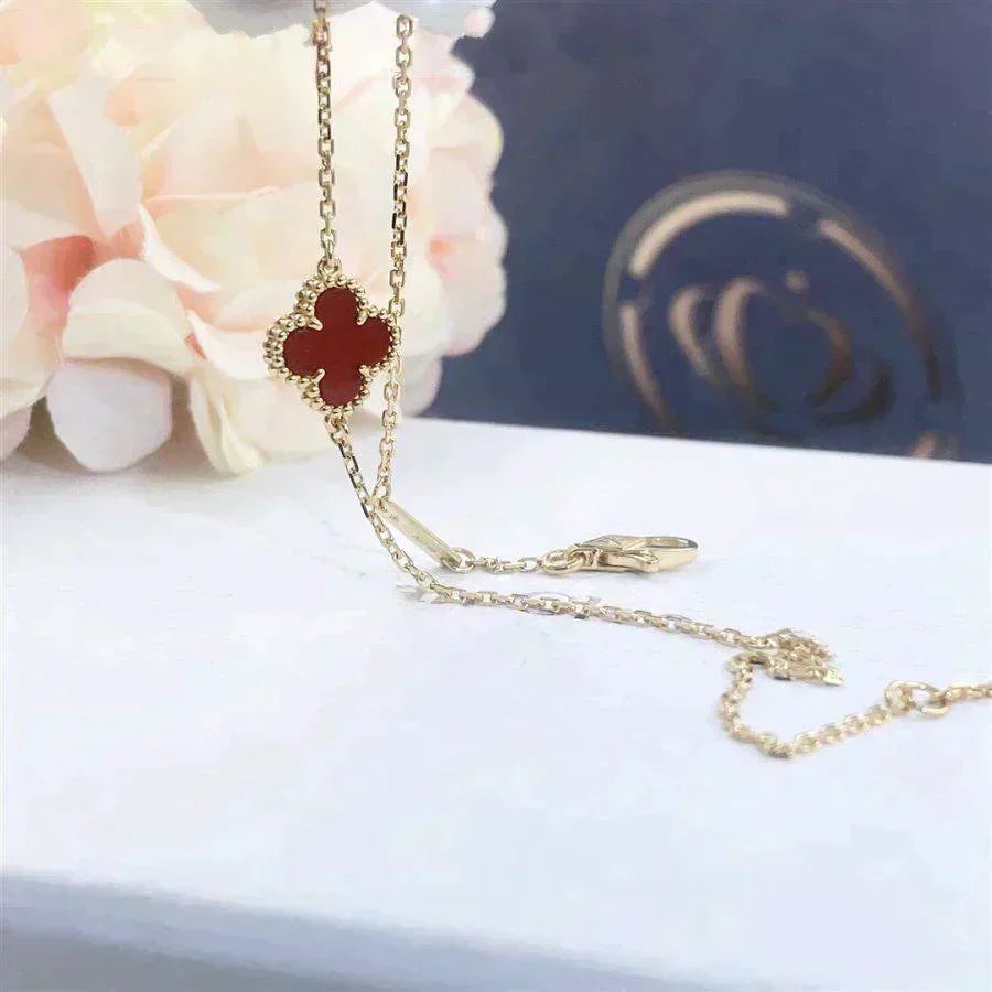 Aura CLOVER CARNELIAN EINZELBLUMEN-ARMBAND