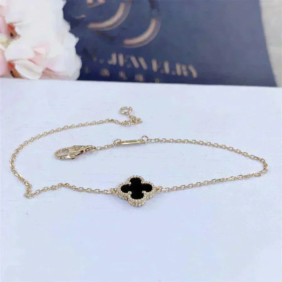 Aura CLOVER ONYX SINGLE FLOWER BRACELET