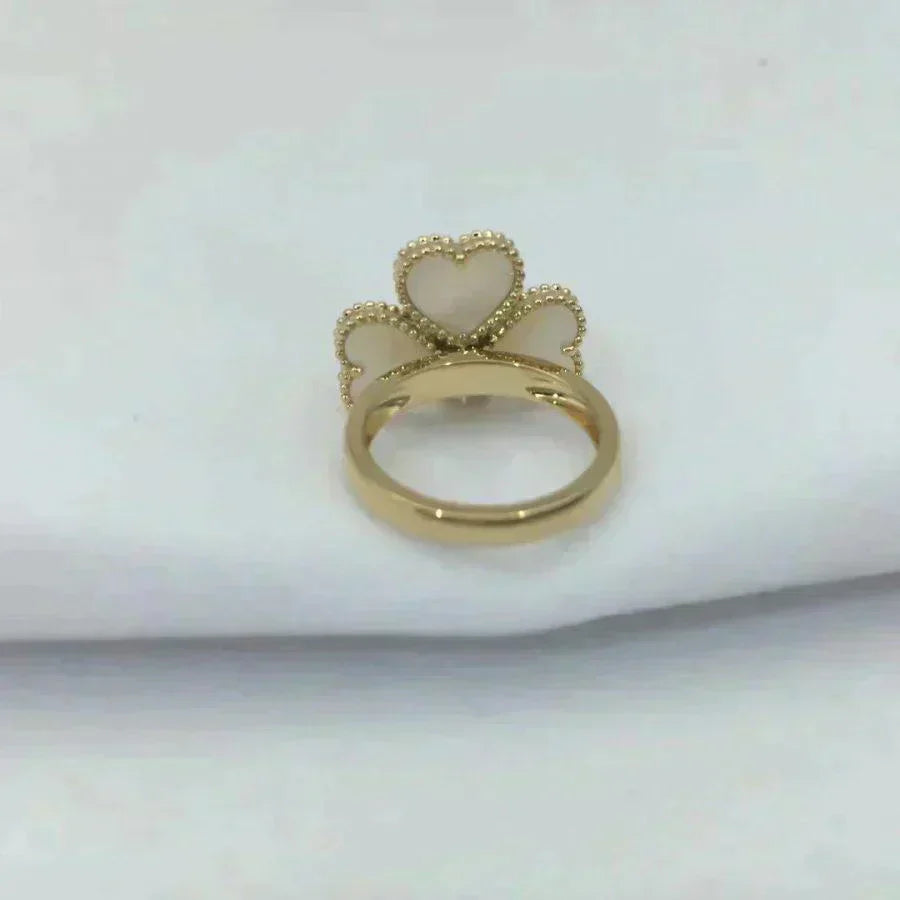 Aura SWEET CLOVER WHITE MOP RING