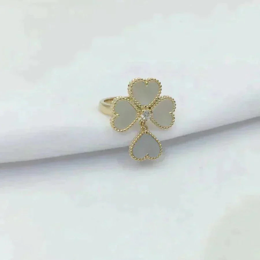 Aura SWEET CLOVER WHITE MOP RING
