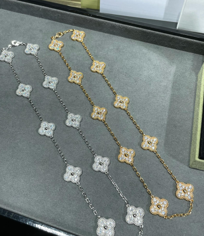 [Aura ]CLOVER 10 MOTIFS FULL DIAMOND NECKLACE