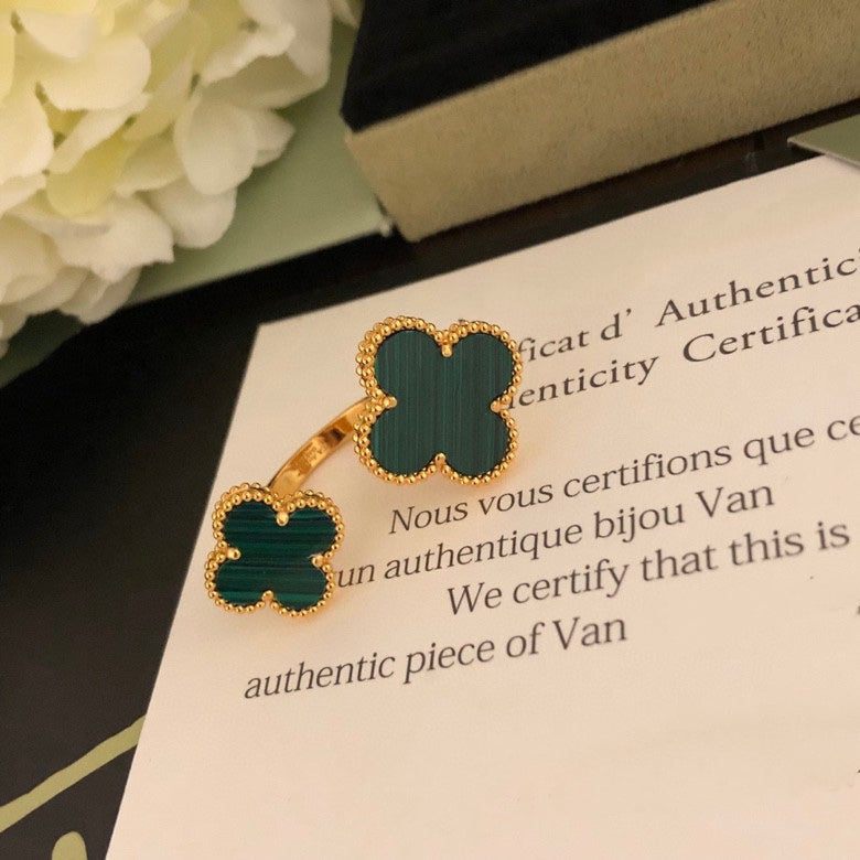 Aura CLOVER BETWEEN THE FINGER RING