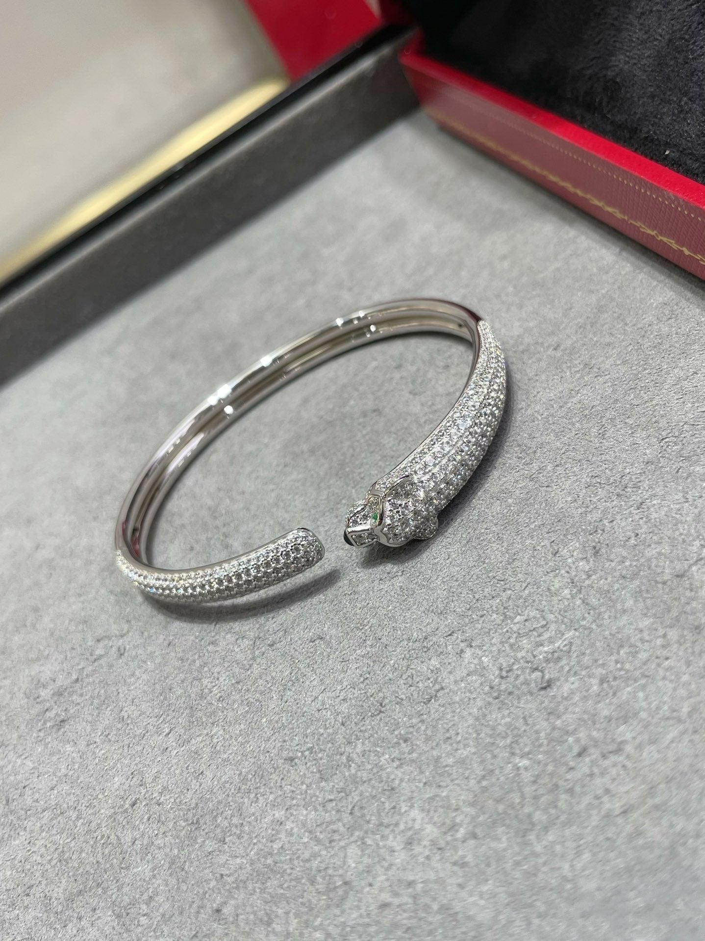 Aura PANTHERE FULL DIAMOND OPEN BRACELET