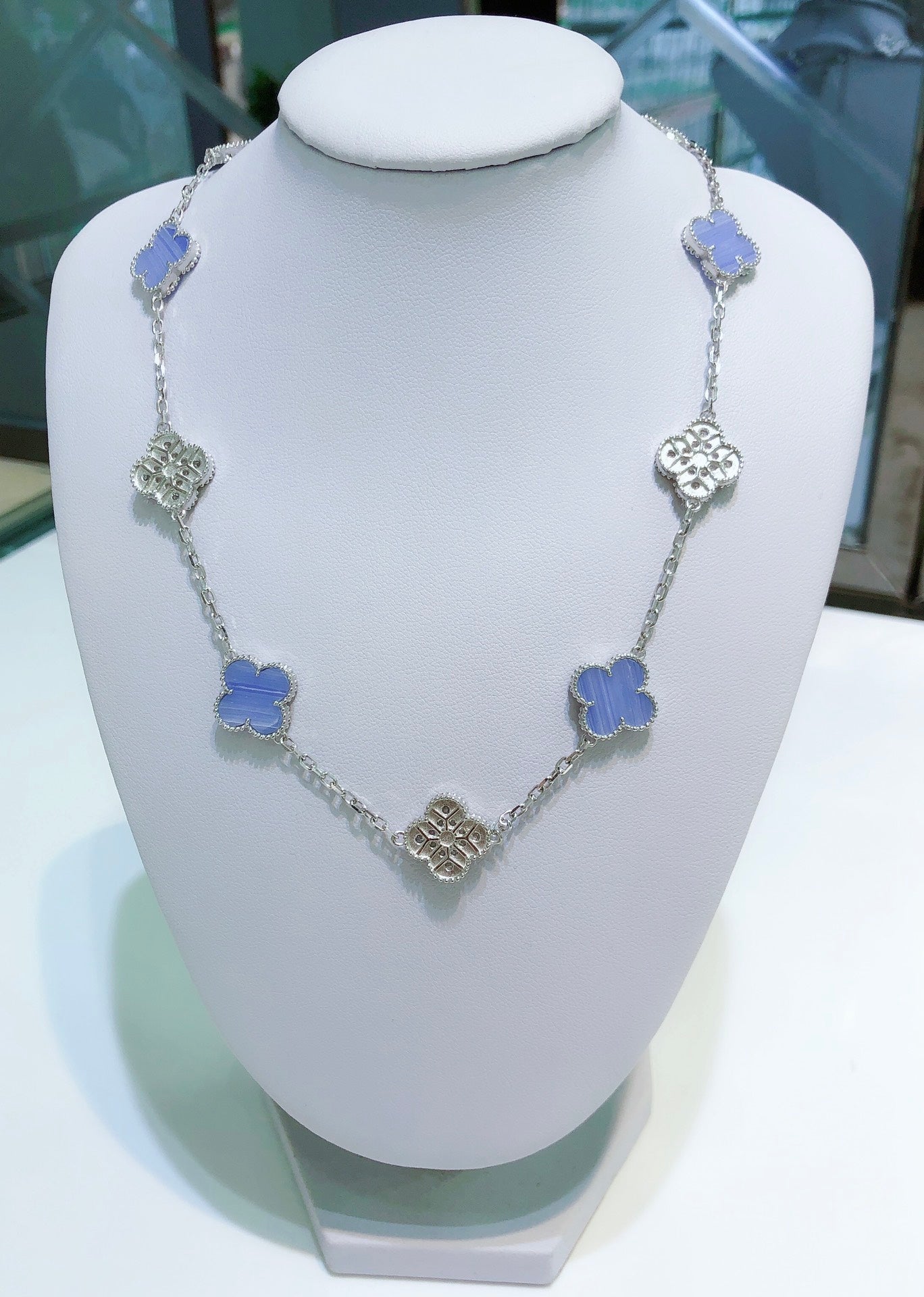 Aura CLOVER 10 MOTIFS CHALCEDONY DIAMONDS SILVER NECKLACE
