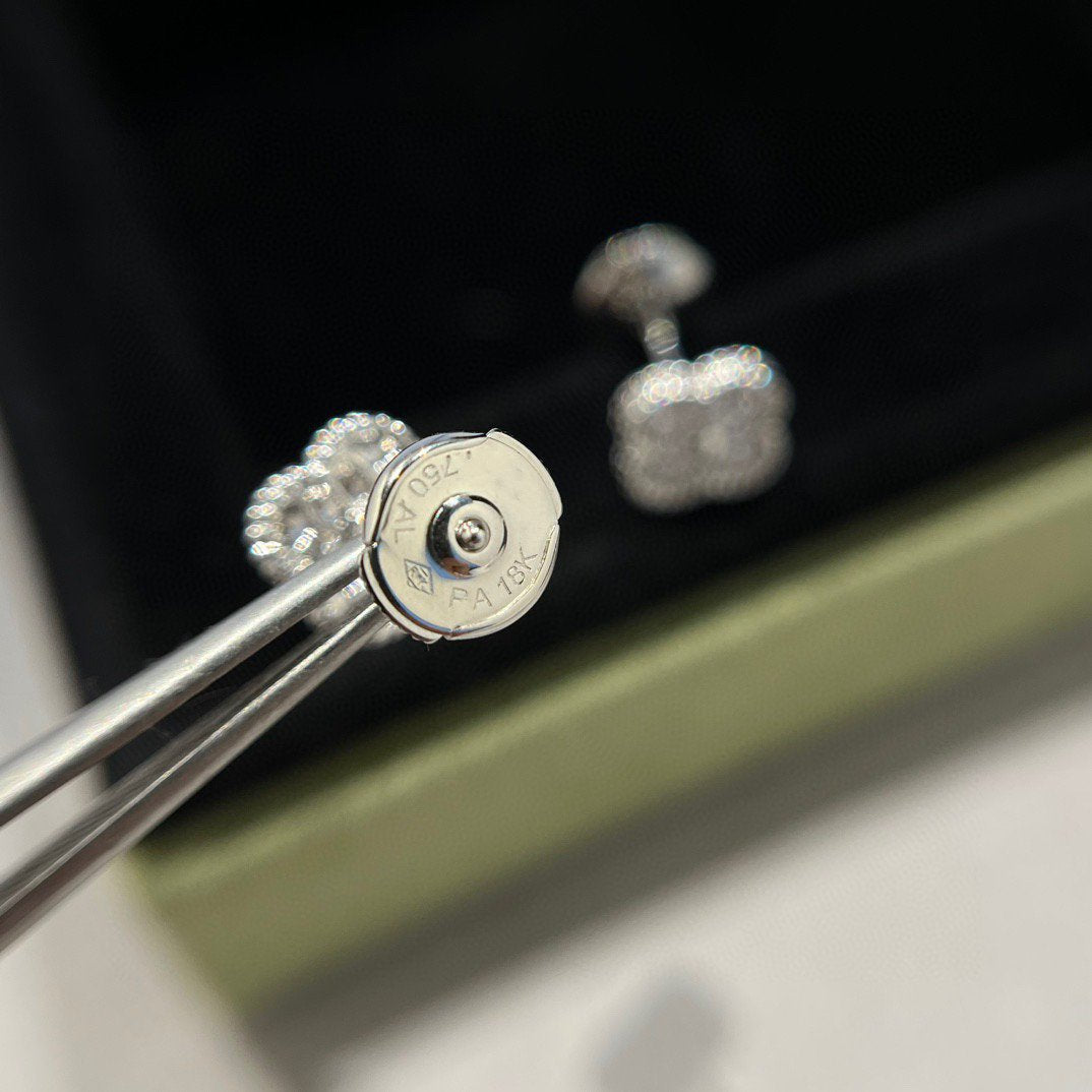 Aura CLOVER MINI DIAMOND STUD EARRINGS