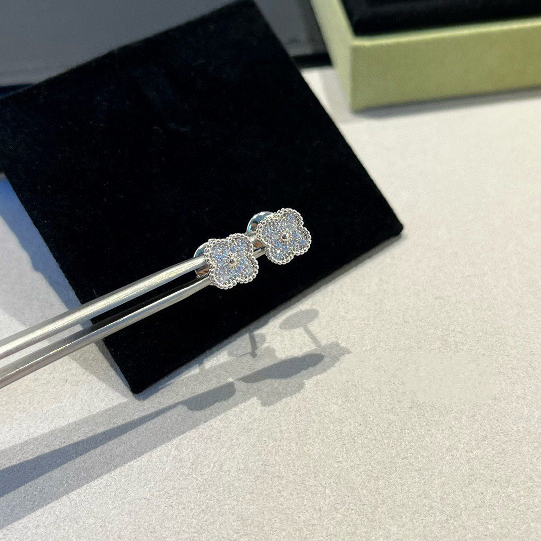 Aura CLOVER MINI DIAMOND STUD EARRINGS